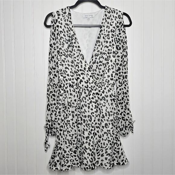 Great Jones White Leopard Print Surplice Dress Size XS Flounce Ruffle Chiffon - Picture 3 of 8